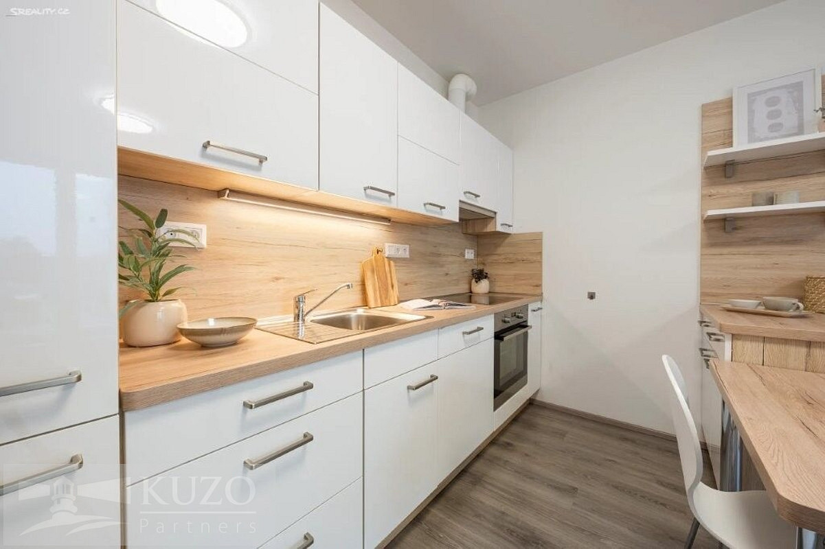 Pronájem bytu 2+kk 48 m² — photo 3
