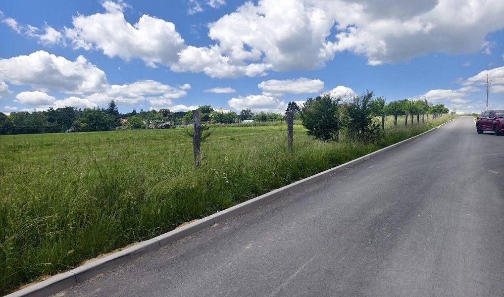 Prodej stavebního pozemku 867 m², Radslavice – náhled fotky 2