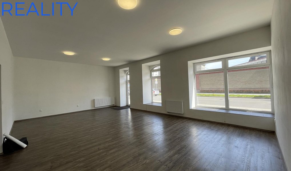 Pronájem obchodních prostor 220 m², Opava – náhled fotky 3