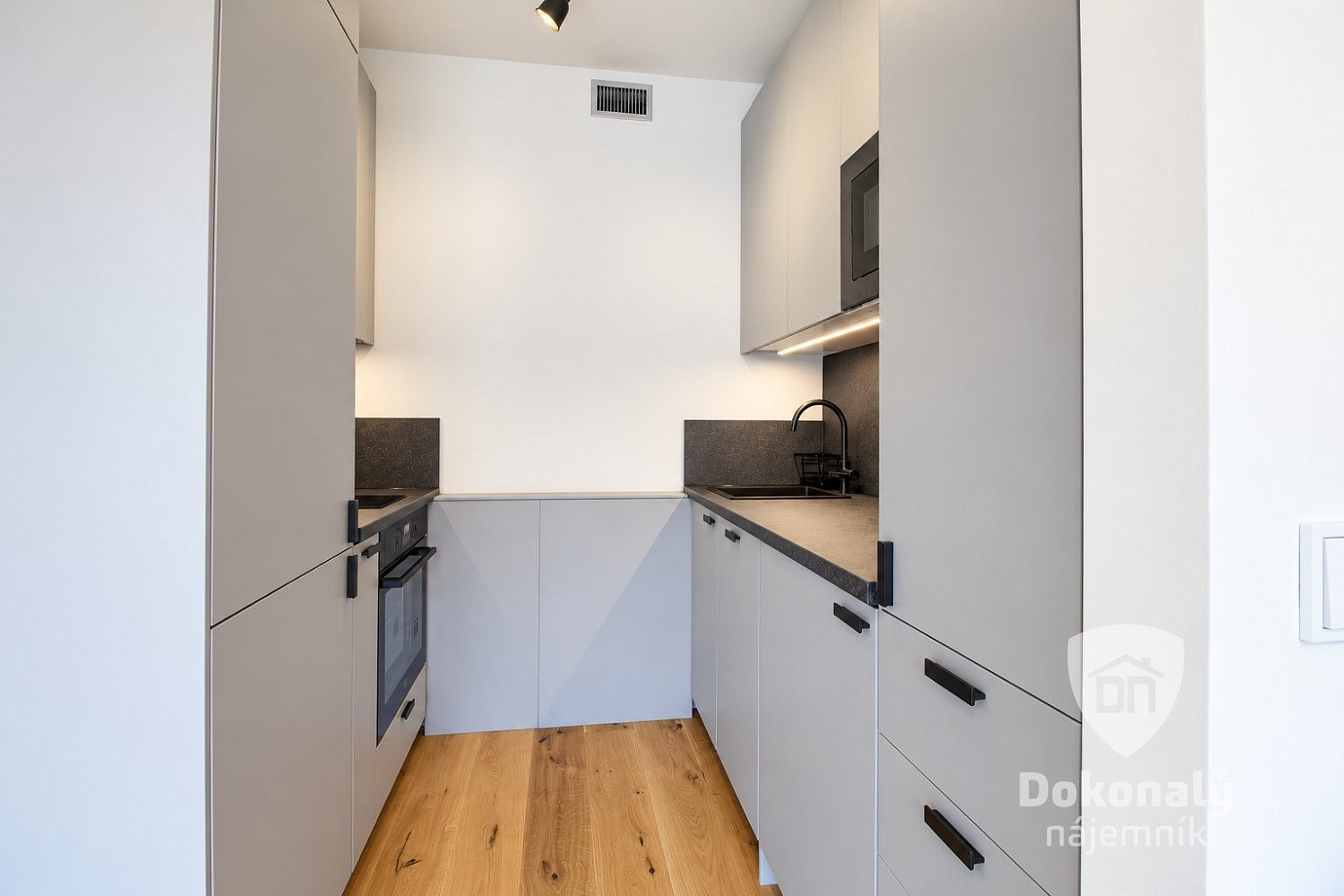 Pronájem bytu 1+kk 36 m² – fotografie 2