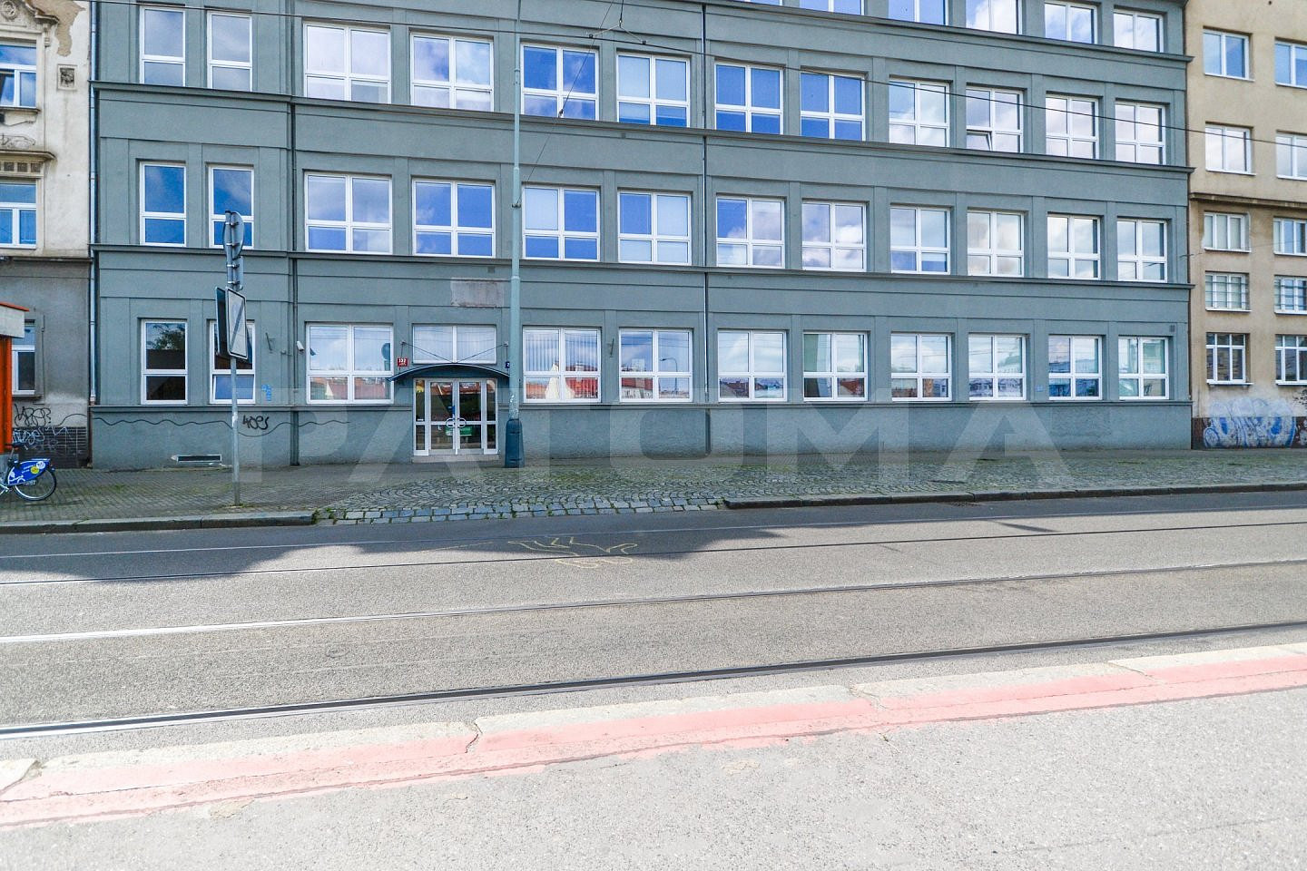 Pronájem kanceláře 1 400 m²