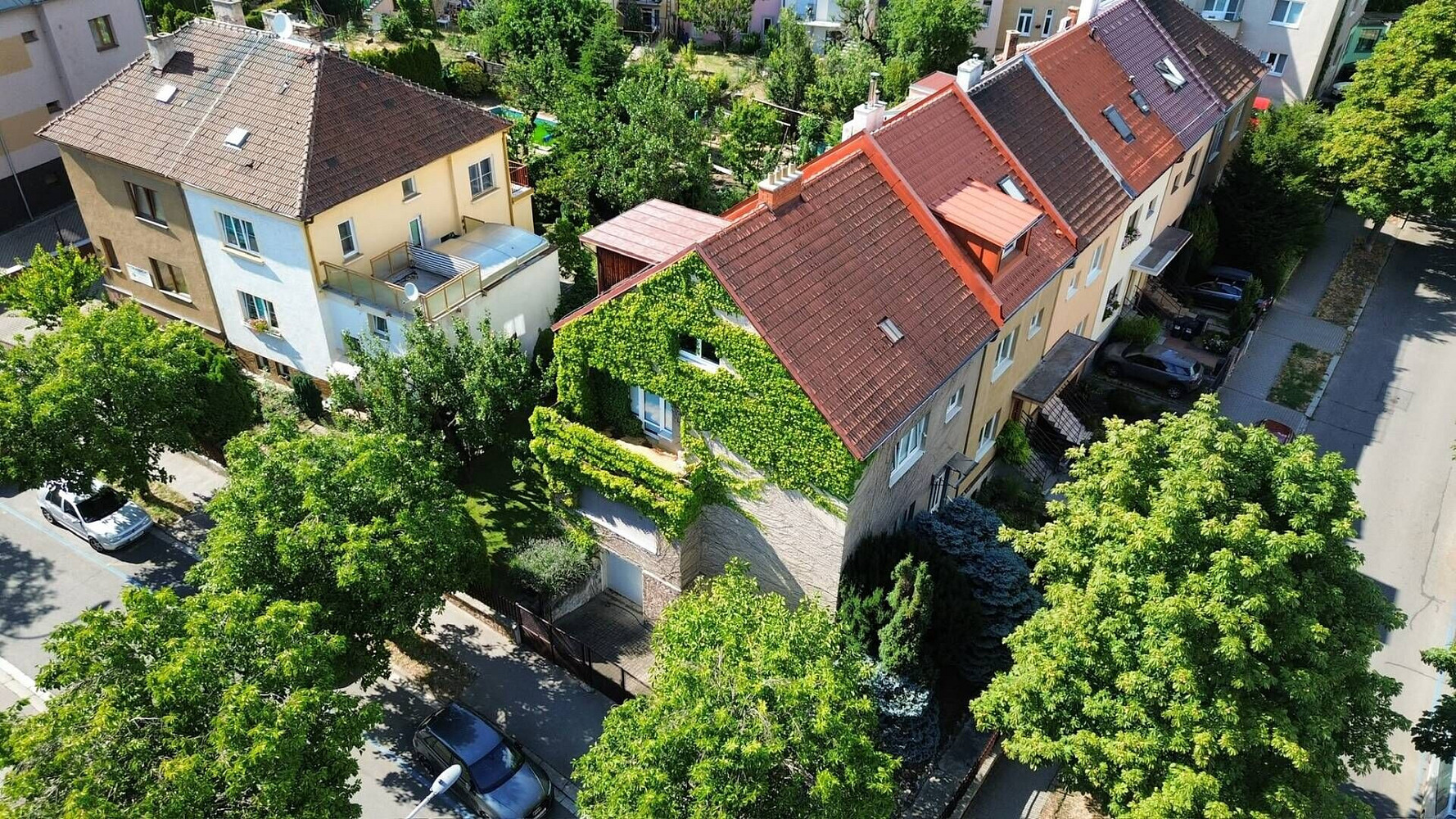Prodej domu 260 m² s pozemkem 275 m² – fotografie 2
