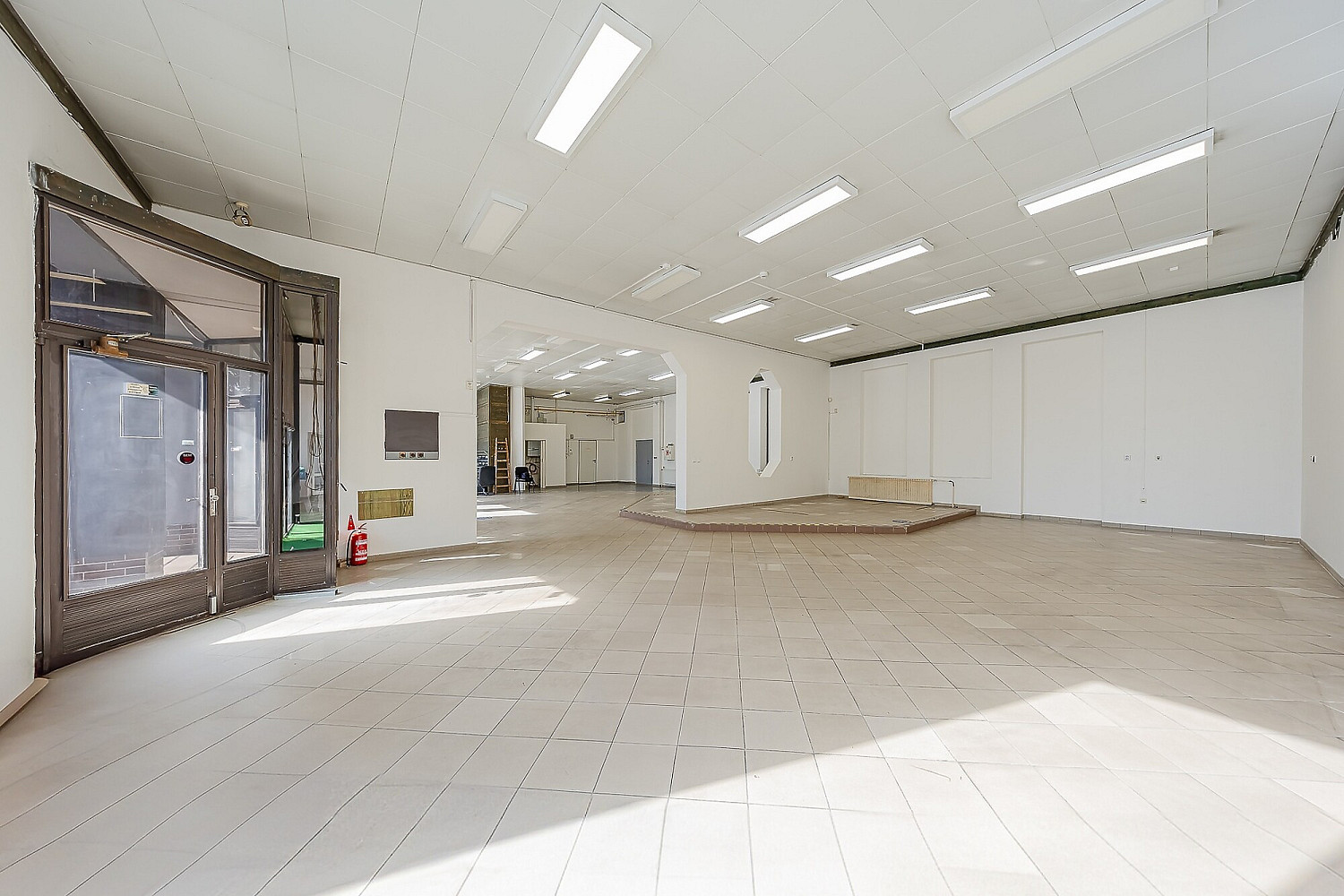 Pronájem obchodních prostor 299 m² ve Starém Městě – pohled 4