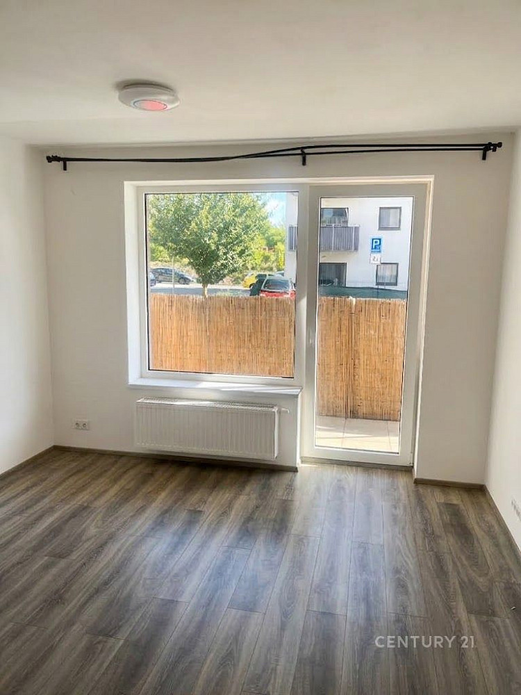 Pronájem bytu 1+kk 33 m² – fotografie 4