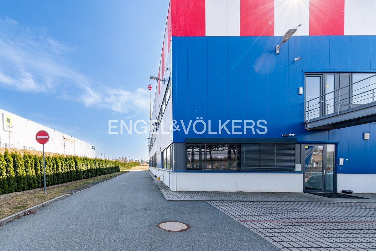 Pronájem skladovacích prostor 144 m² – fotografie 2