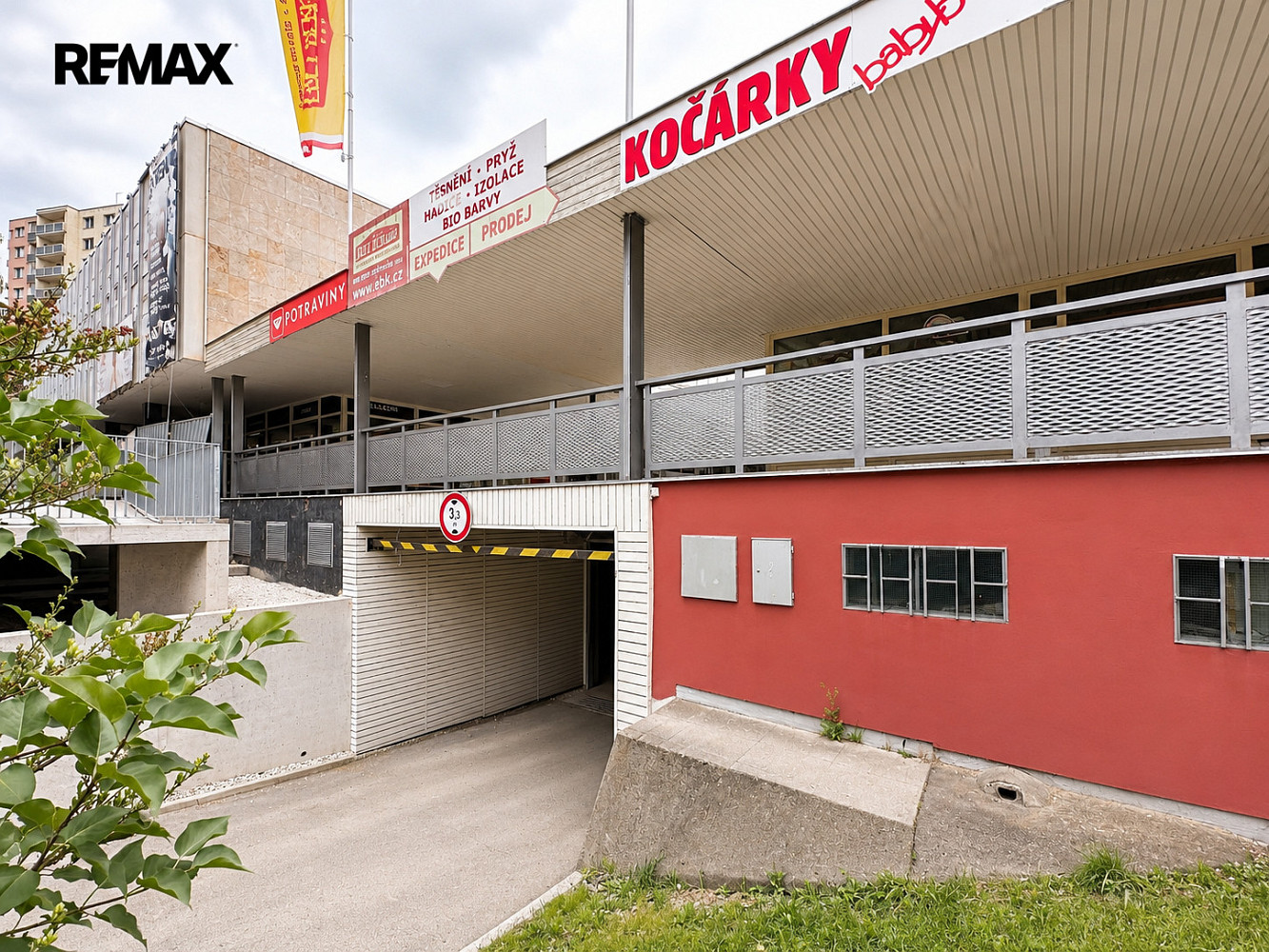 Pronájem skladovacích prostor 215 m²