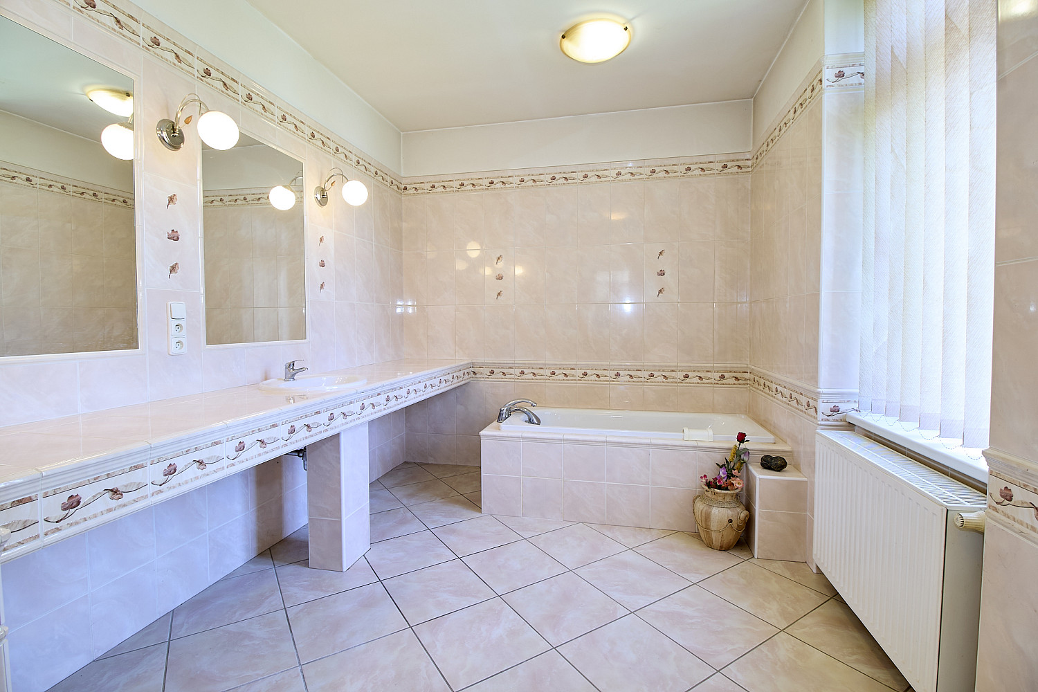 Prodej domu 268 m² s pozemkem 3 080 m² - View 3