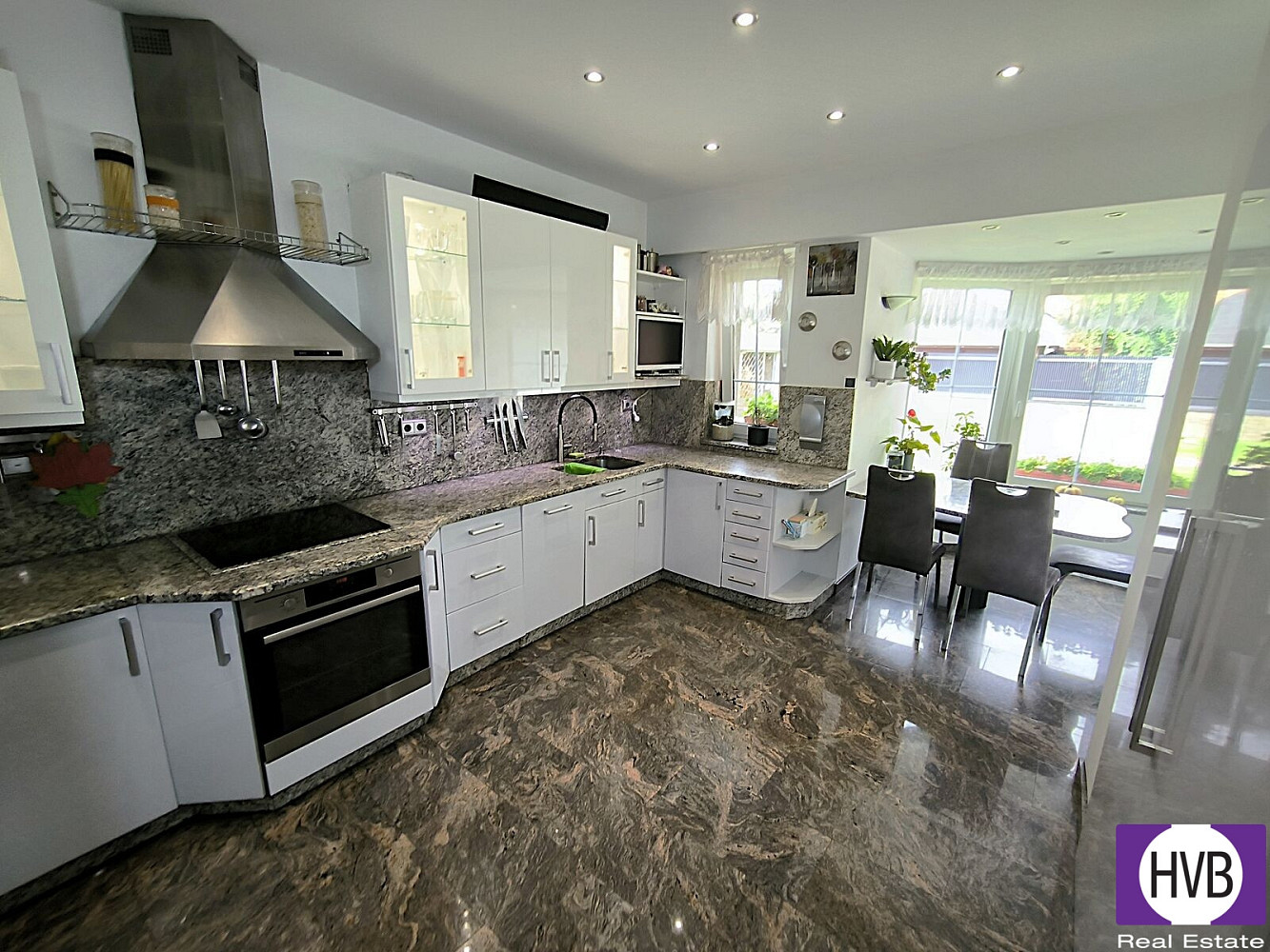 Prodej domu 340 m² s pozemkem 1 126 m²