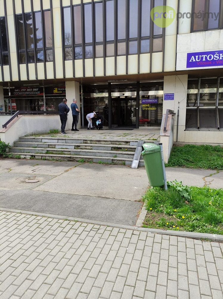 Pronájem kanceláře 144 m² – fotografie 2
