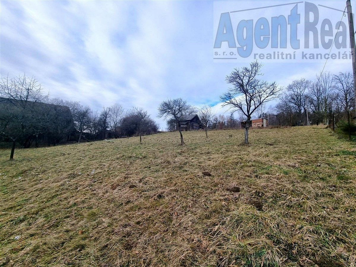 Prodej stavebního pozemku 994 m² – fotografie 3