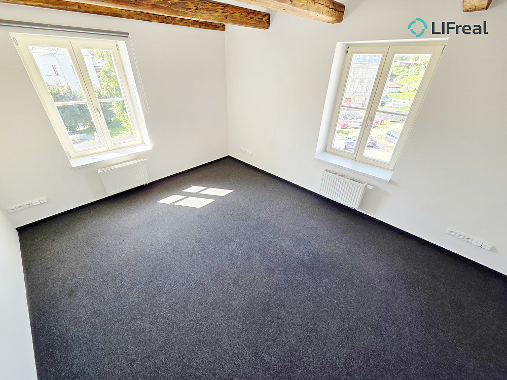 Pronájem kanceláře 194 m² - Widok 2