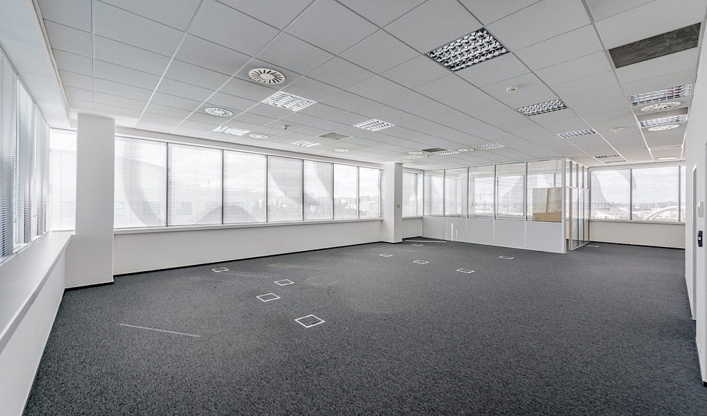 Pronájem kanceláře 120 m², Vestec – náhled fotky 9