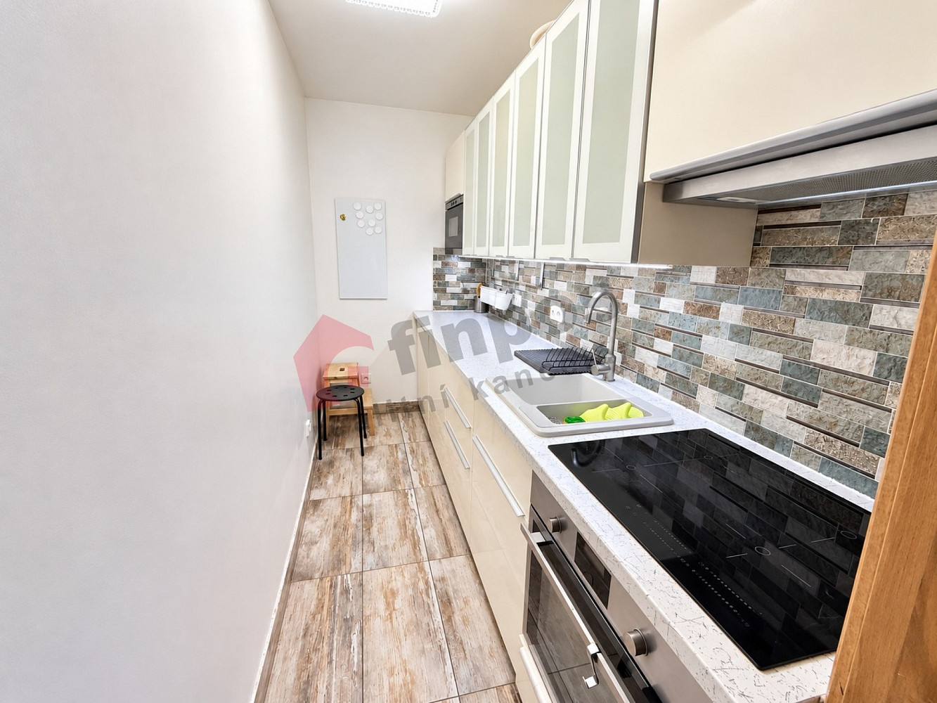 Pronájem bytu 2+kk 98 m² – fotografie 5