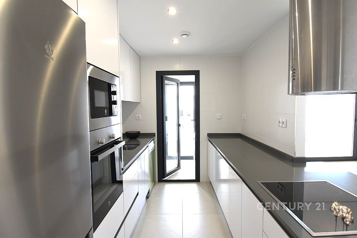Piso 3+kk – San Miguel de Salinas - Más