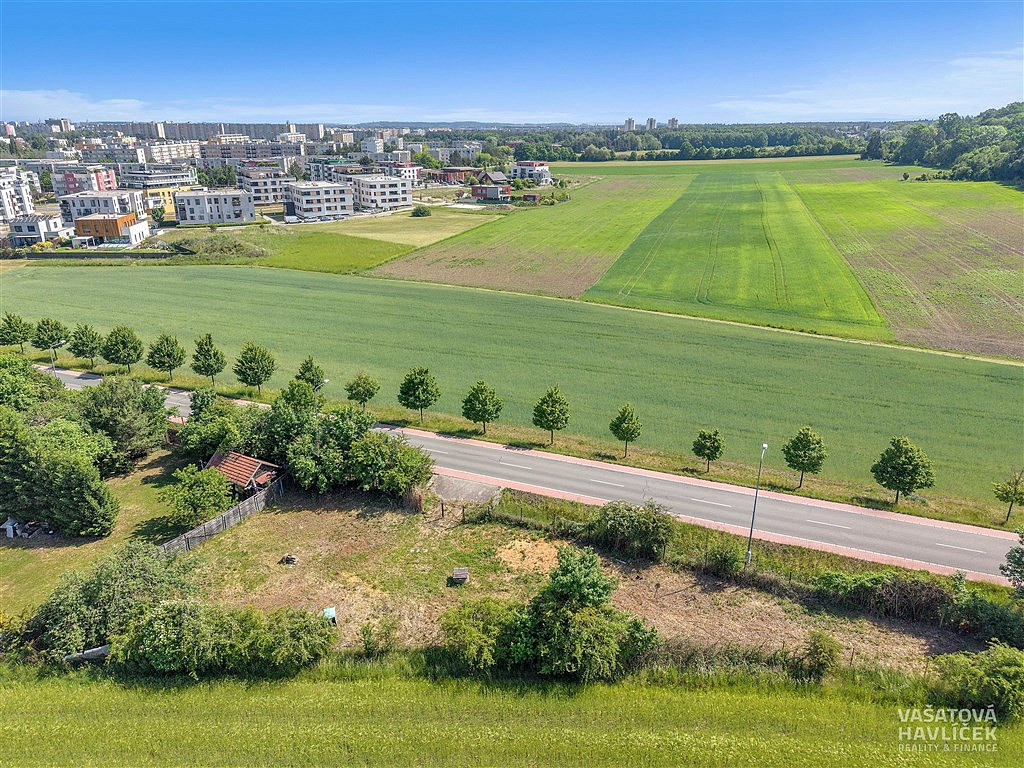 Prodej stavebního pozemku 775 m² – pohled 2