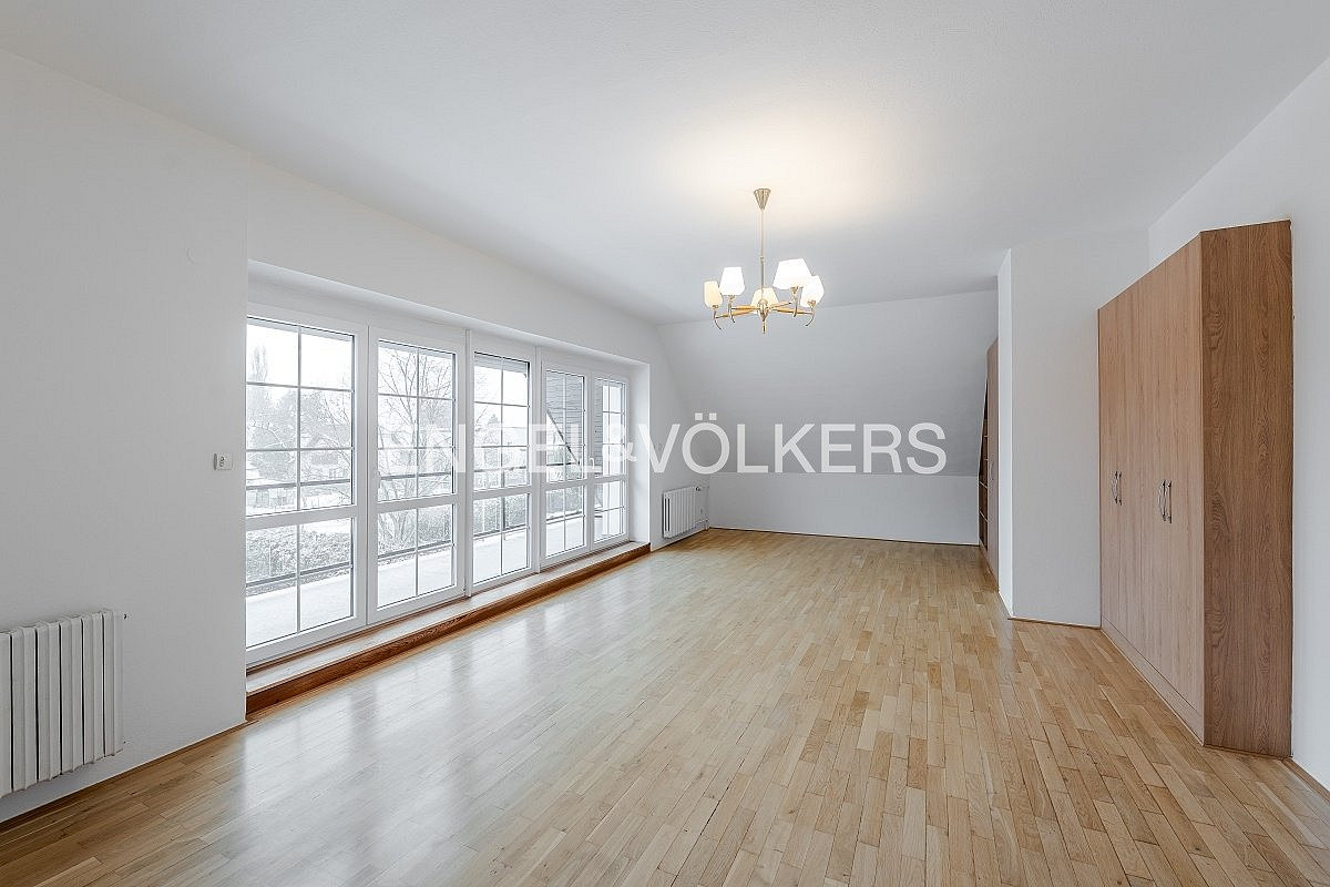 Pronájem domu 350 m² s pozemkem 761 m² — photo 4