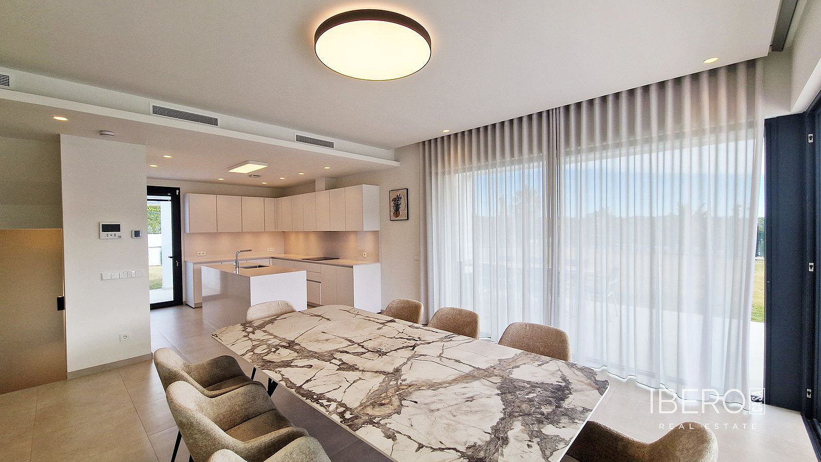Prodej domu 516 m² s pozemkem 1 363 m² - Más