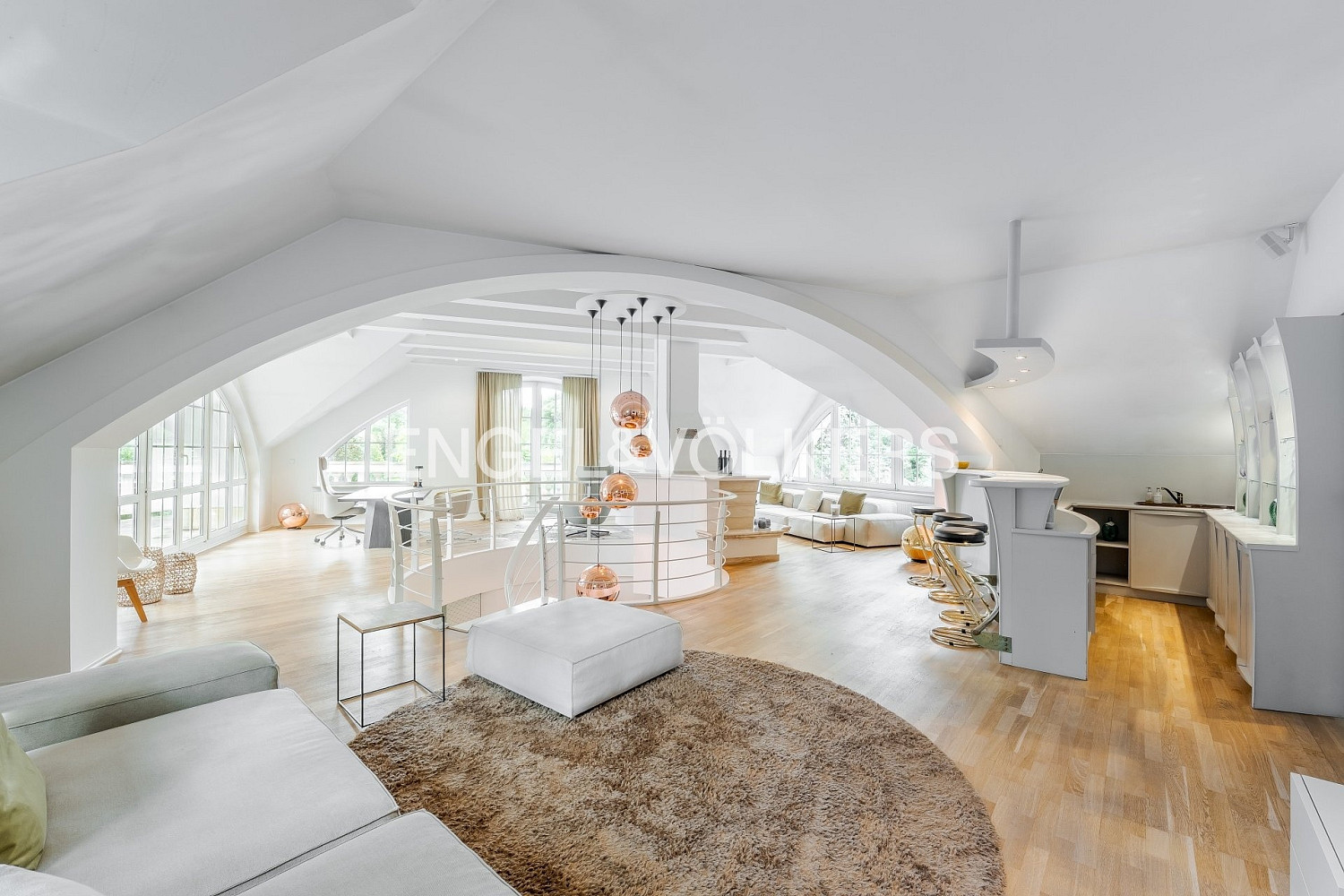Pronájem domu 719 m² s pozemkem 4 308 m²