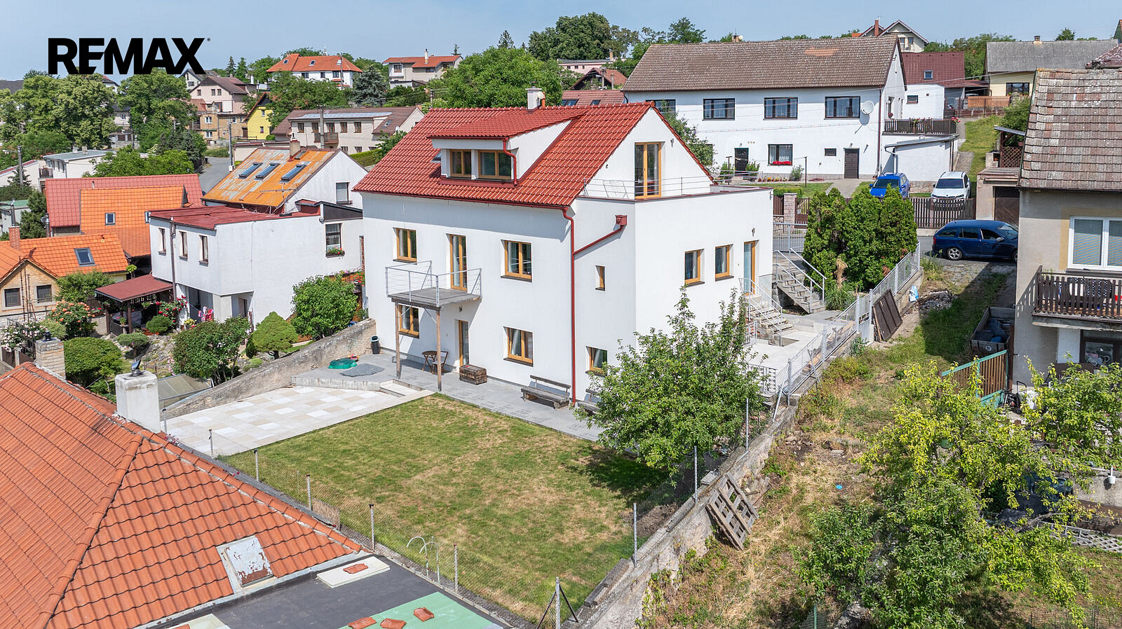 Hús, 203 m², lóð 572 m²