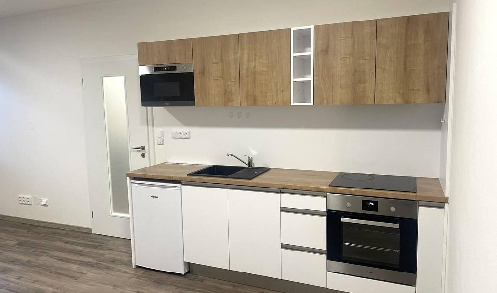 Pronájem bytu 1+kk 38 m², Zlín – náhled fotky 4