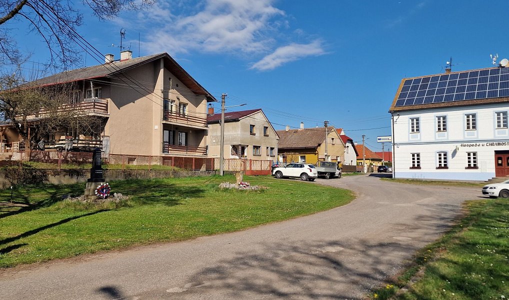 Prodej domu 300 m² s pozemkem 2 907 m², Hostomice – náhled fotky 8