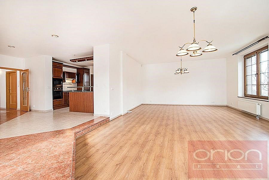 Pronájem domu 390 m² s pozemkem 903 m² – fotografie 3