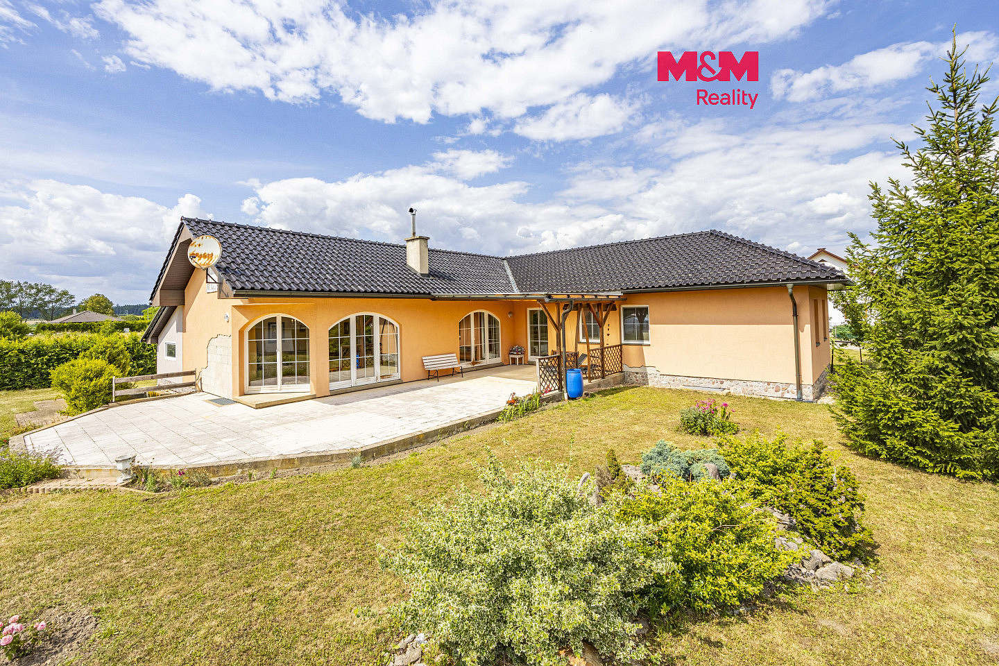 Prodej domu 280 m² s pozemkem 2 645 m²