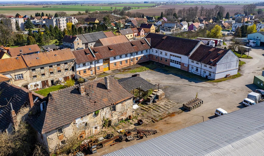 Prodej výrobních prostor 861 m², Bezno – náhled fotky 24