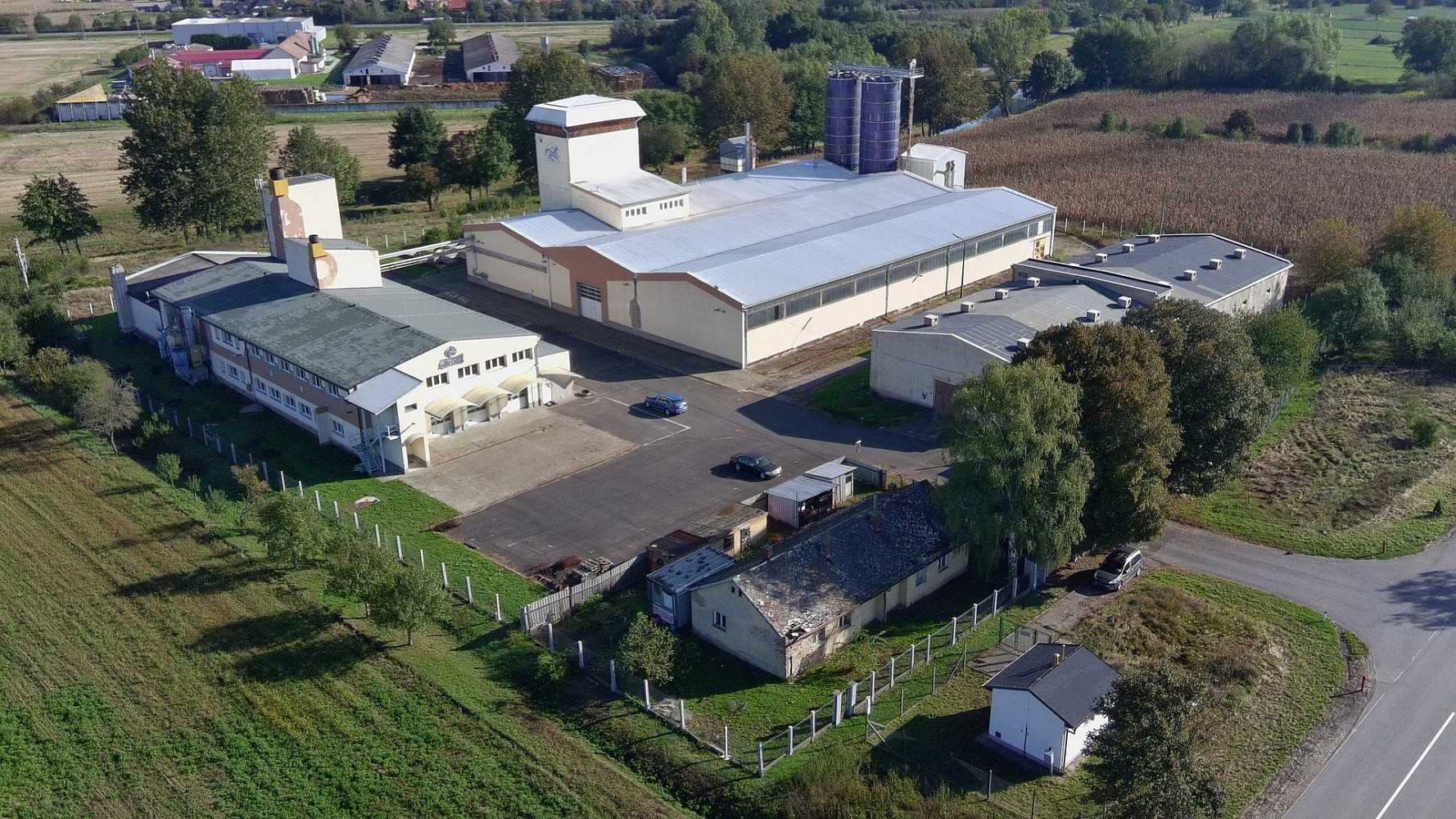 Pronájem skladovacích prostor 977 m²