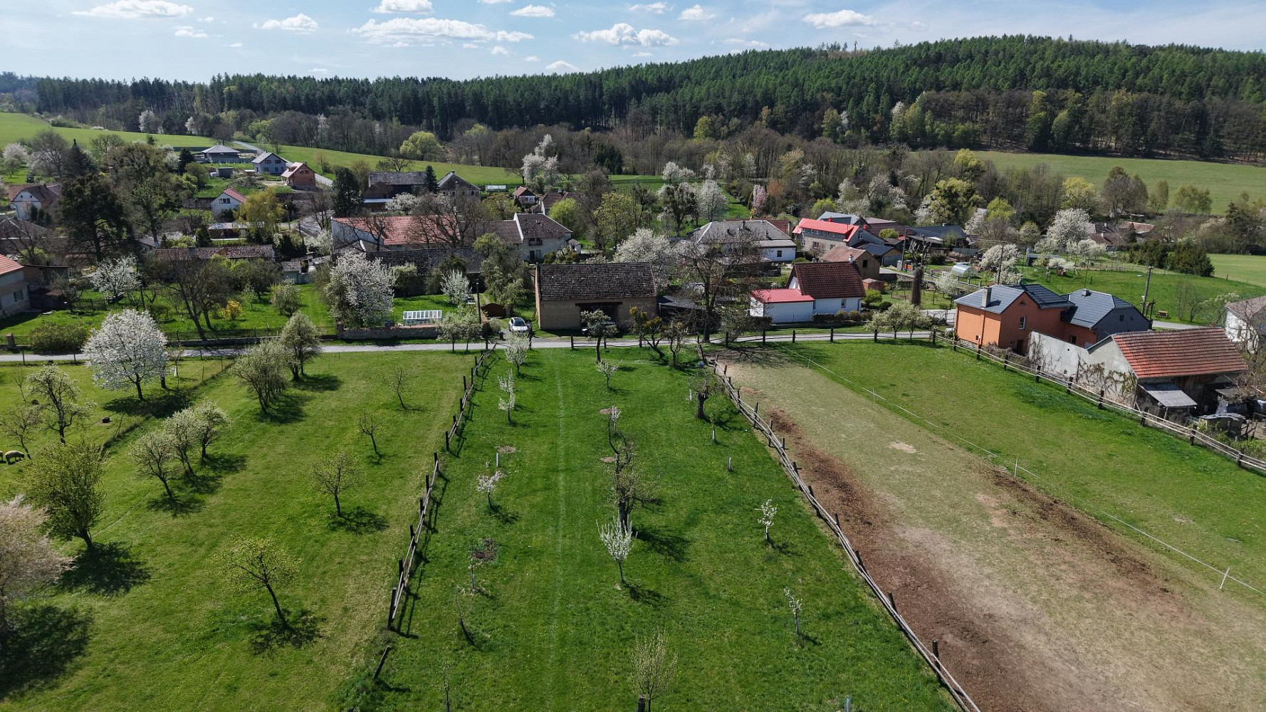Prodej stavebního pozemku 4 406 m² – fotografie 4
