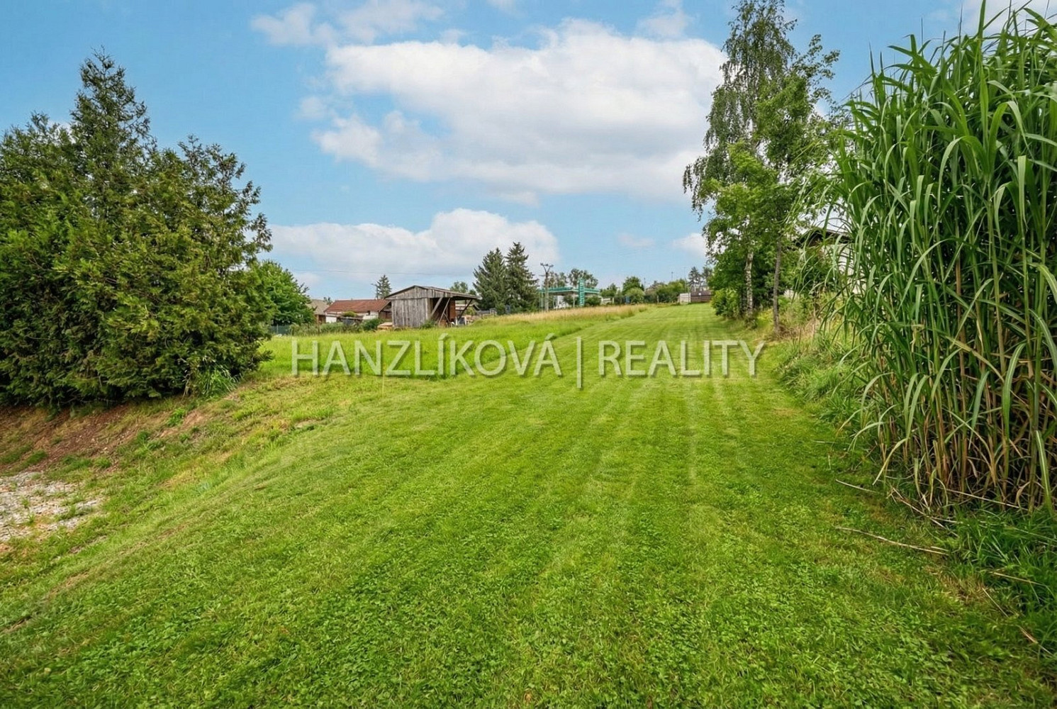 Prodej stavebního pozemku 825 m² – fotografie 5