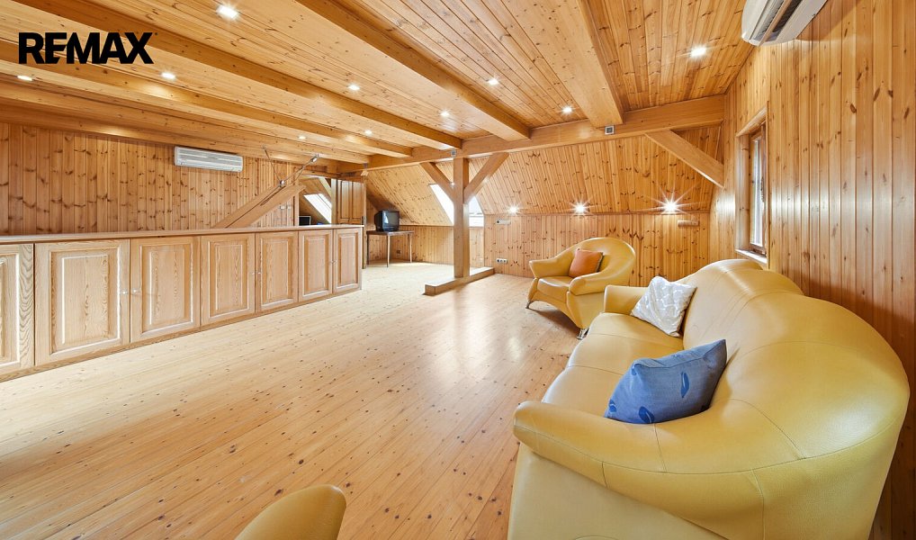 Prodej domu 556 m² s pozemkem 3 366 m², Cvikov – náhled fotky 8