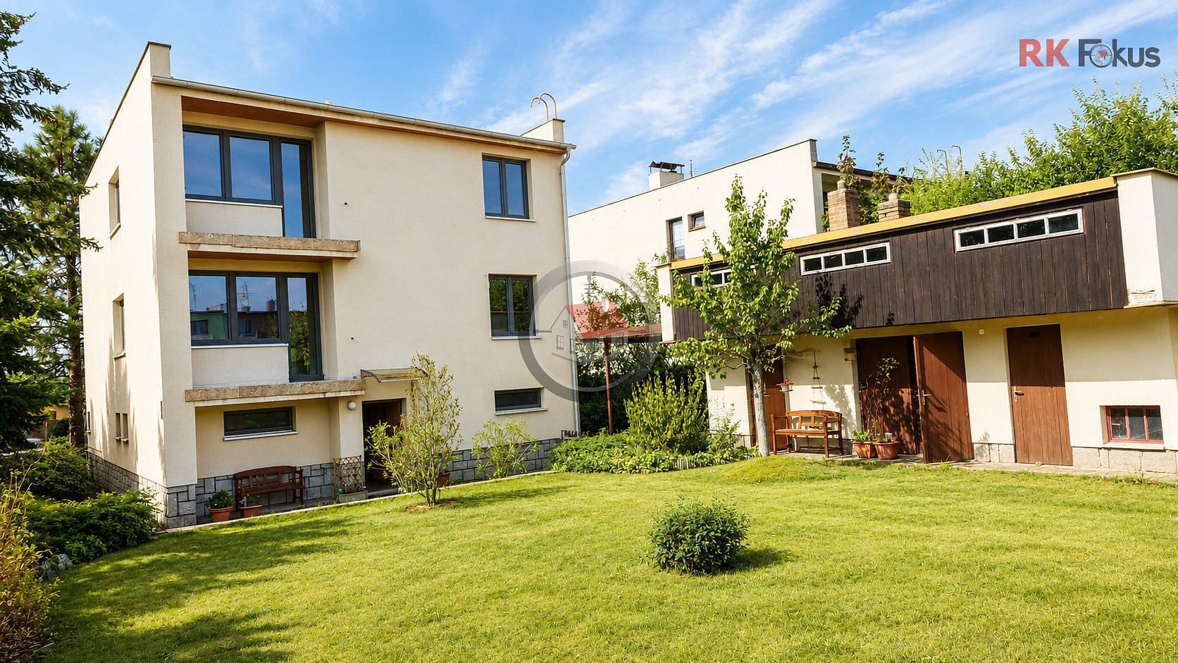 Prodej domu 300 m² s pozemkem 670 m² – fotografie 2