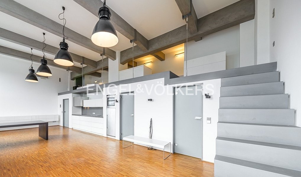 Pronájem bytu atypického 98 m², Praha – náhled fotky 3