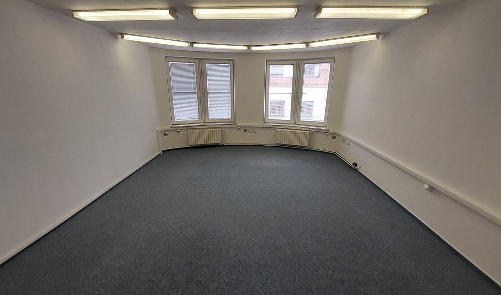 Pronájem kanceláře 30 m², Uherské Hradiště – náhled fotky 2