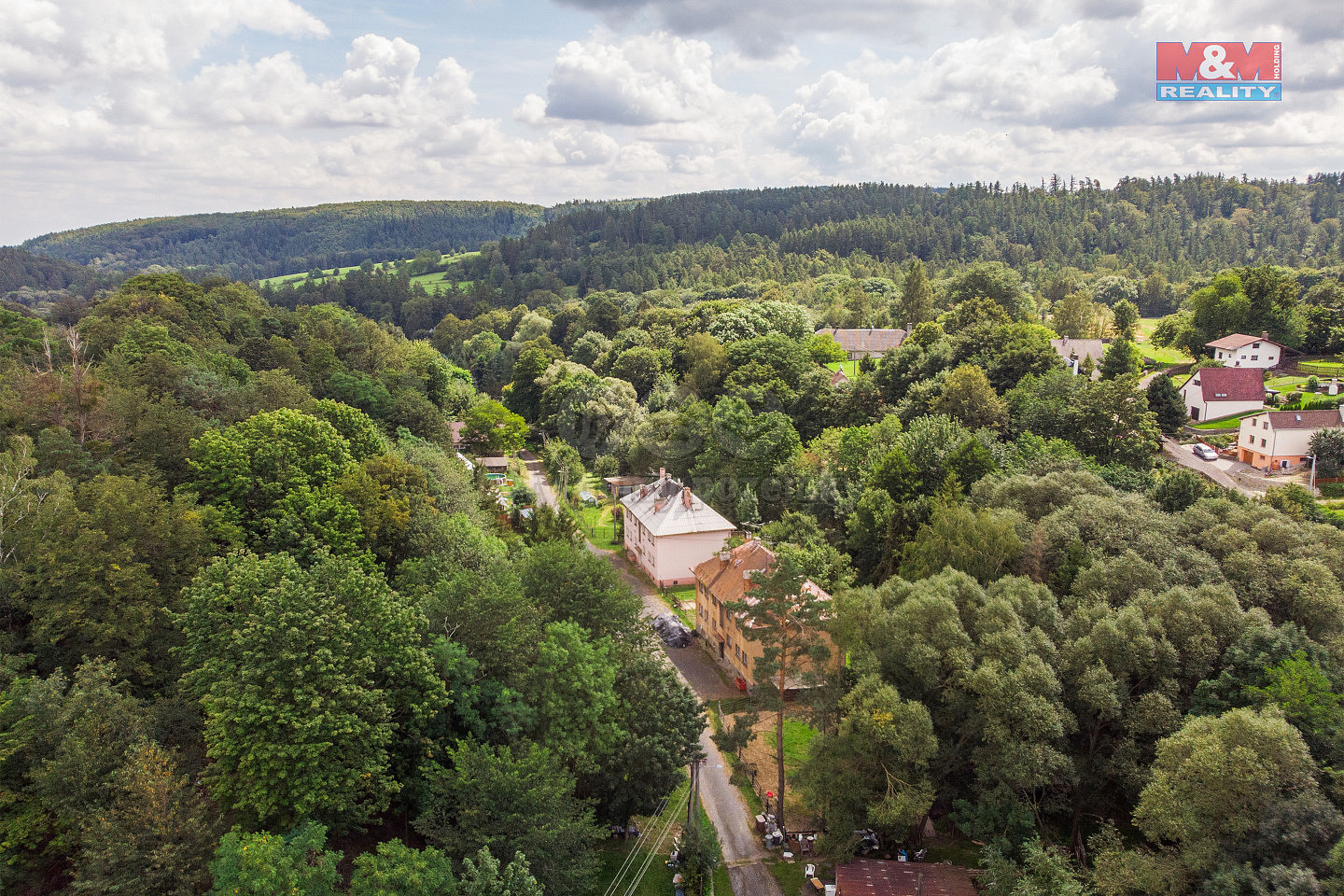 Prodej stavebního pozemku 867 m² – fotografie 2