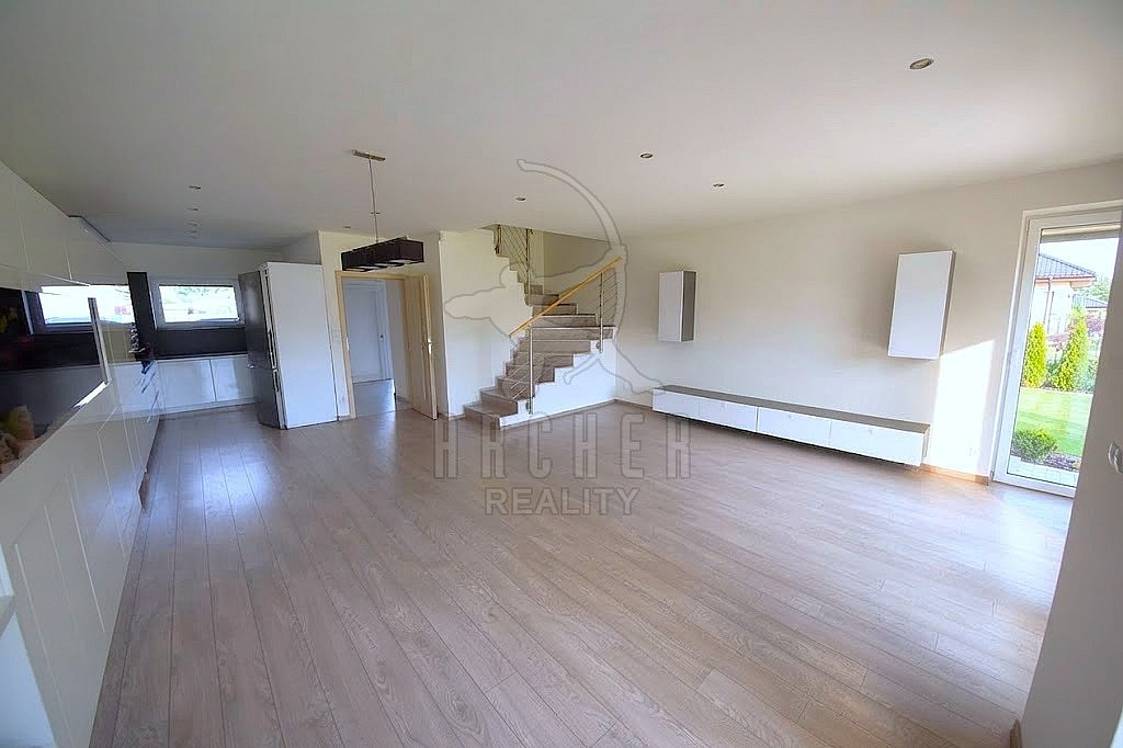 Prodej domu 135 m² s pozemkem 238 m² – fotografie 2