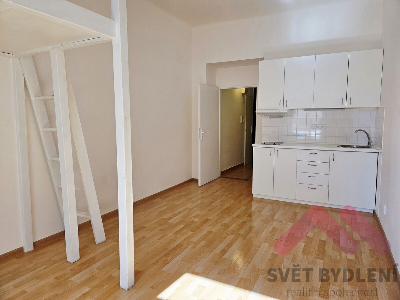 Pronájem bytu 1+kk 27 m² — photo 2