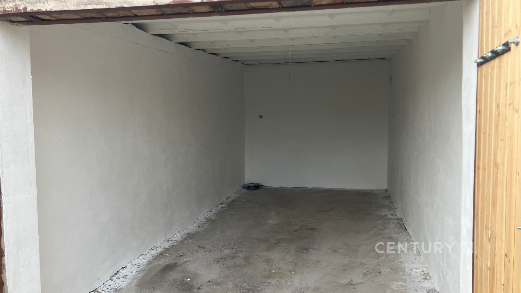 Čistá a suchá garáž v garážové kolonii v ulici Bratislavská. – fotografie 4