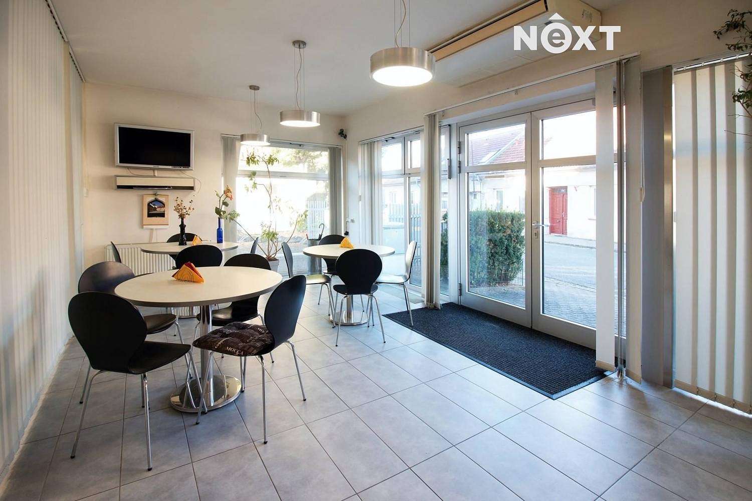 Pronájem obchodních prostor 195 m² – fotografie 2