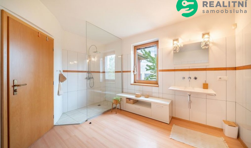 Prodej domu 257 m² s pozemkem 1 726 m², Tasovice – náhled fotky 11