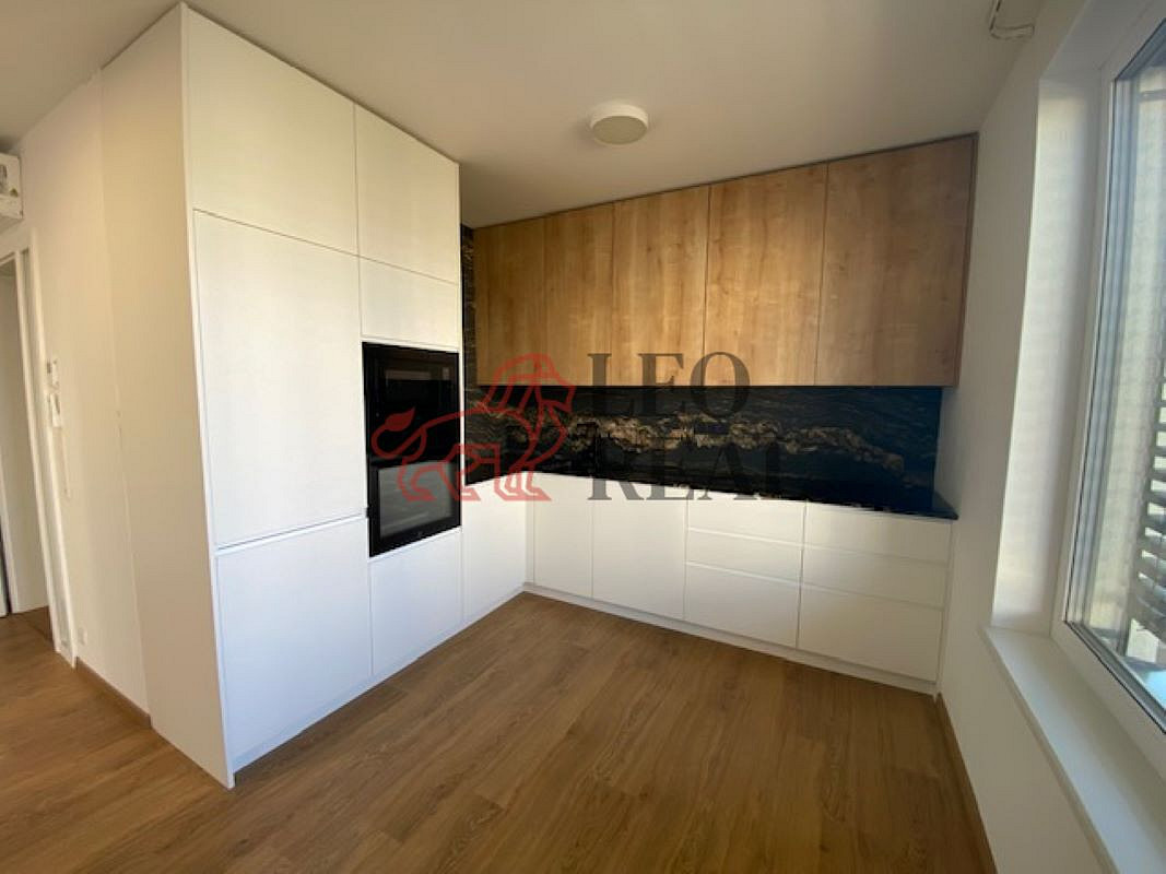Pronájem bytu 2+kk 54 m² – fotografie 3