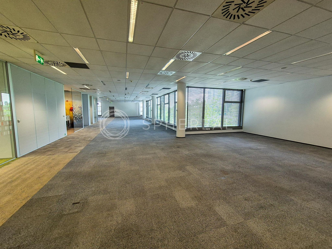 Pronájem kanceláře 1 000 m² – fotografie 3