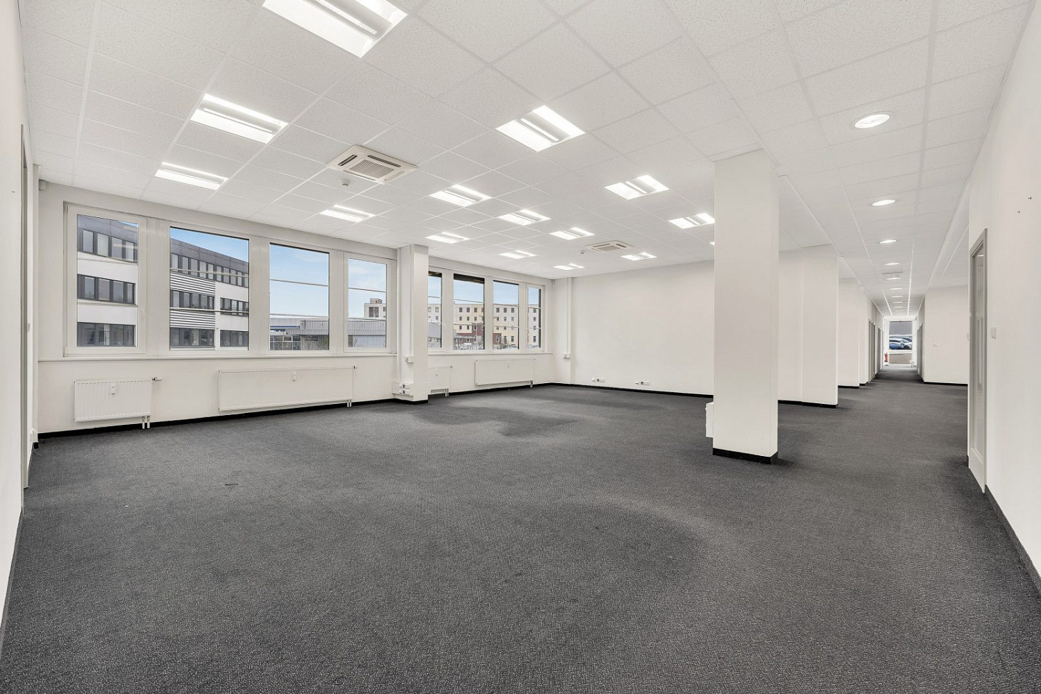 Pronájem kanceláře 390 m² – fotografie 3