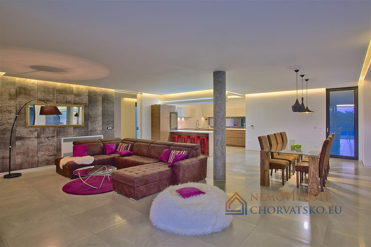 Prodej domu 370 m² s pozemkem 630 m² - Ansicht 6