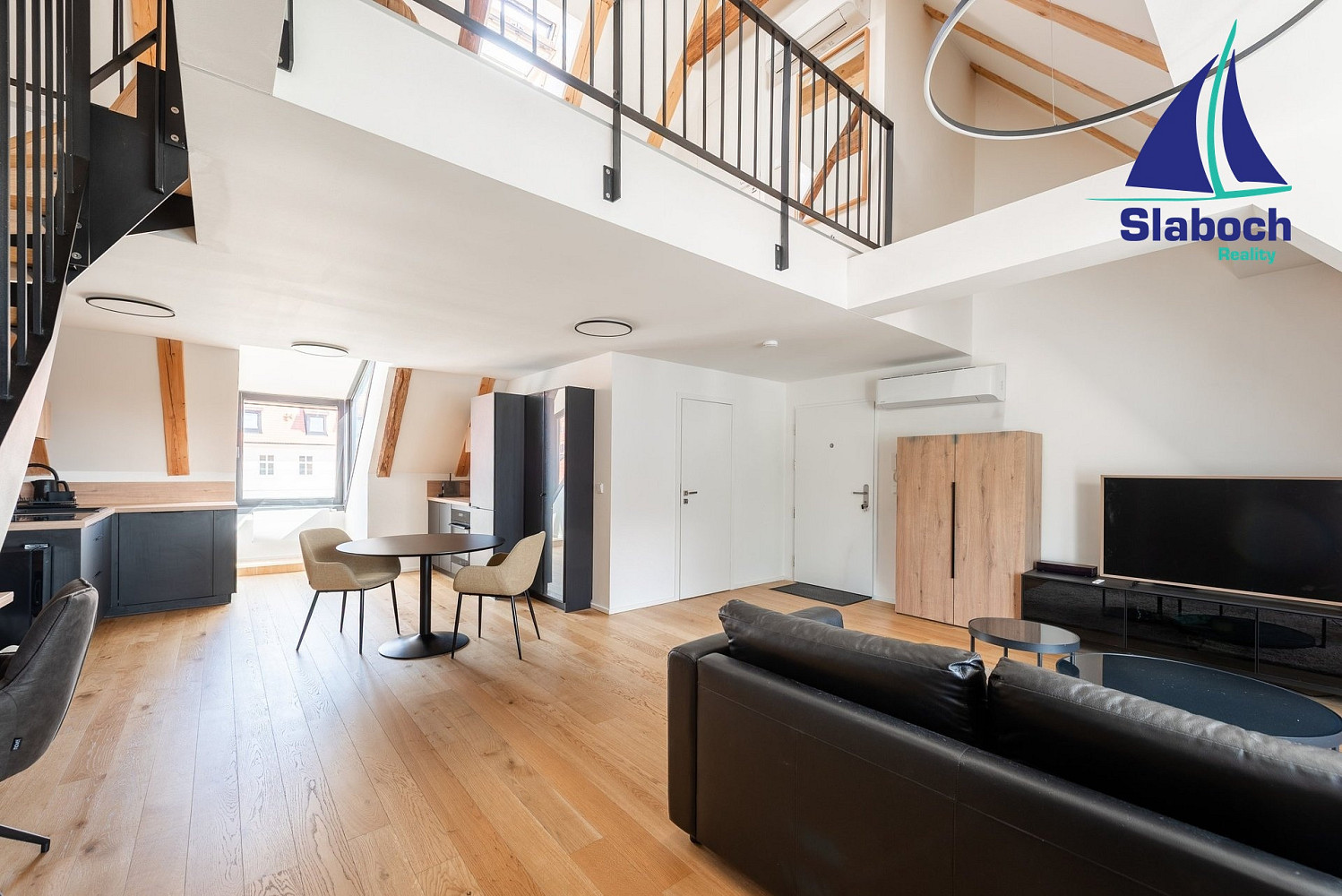 Pronájem bytu 2+kk 77 m² – fotografie 3