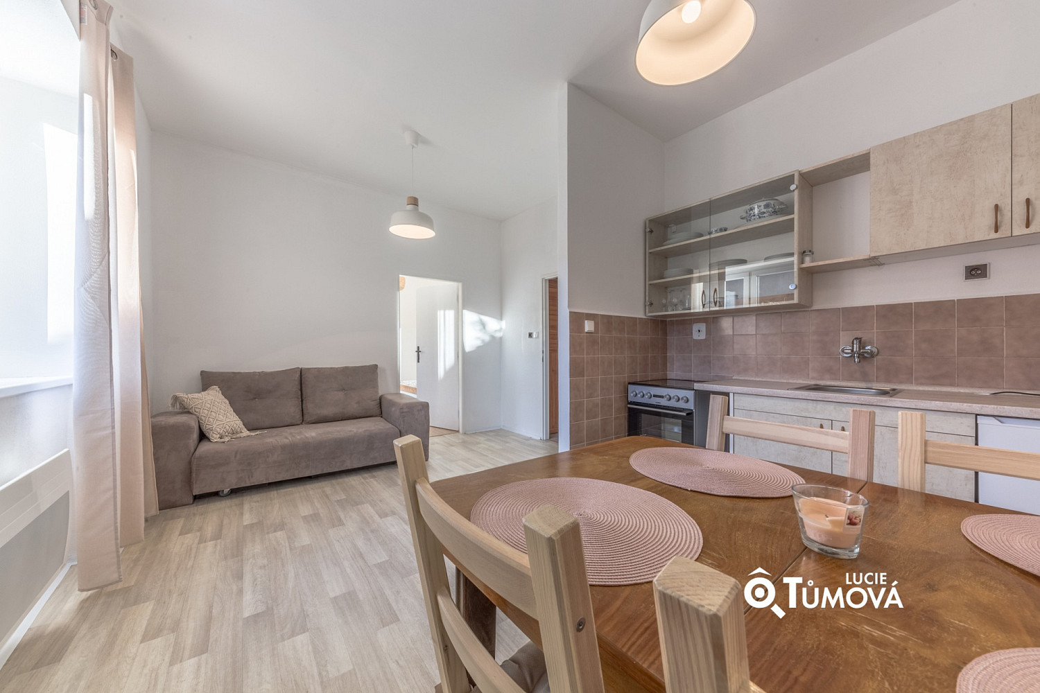 Prodej nájemního domu, činžáku 600 m² — photo 2