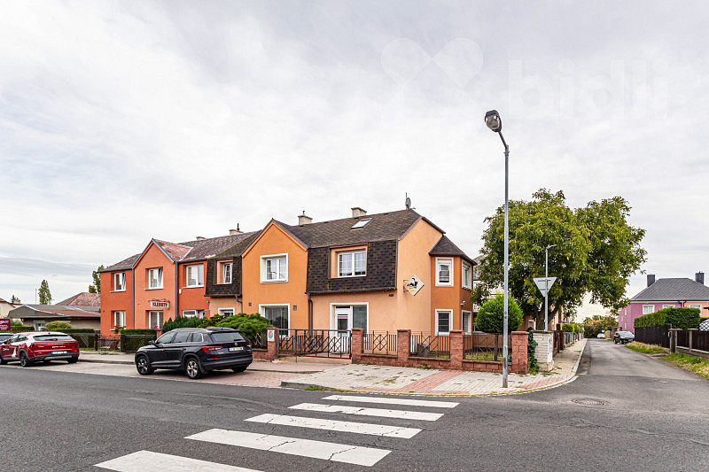 Prodej domu 285 m² s pozemkem 307 m² – fotografie 2