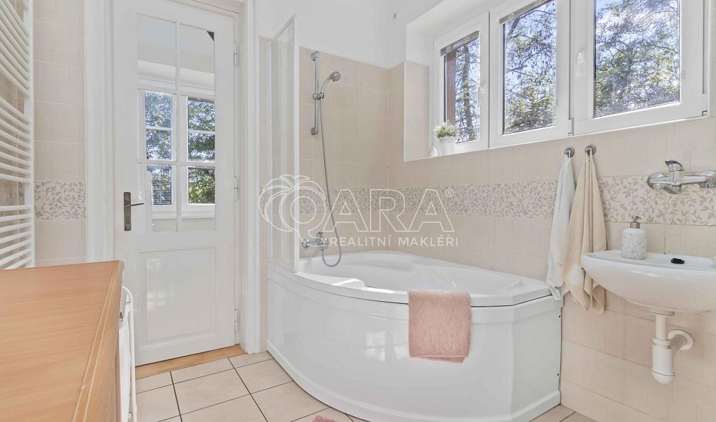 Prodej domu 244 m² s pozemkem 1 821 m², Roztoky – náhled fotky 13