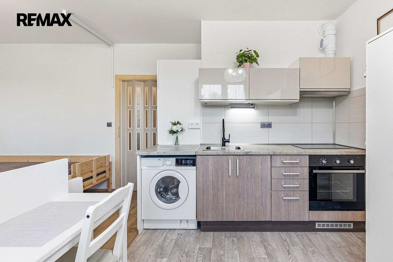 Pronájem bytu 1+kk 30 m² – fotografie 4